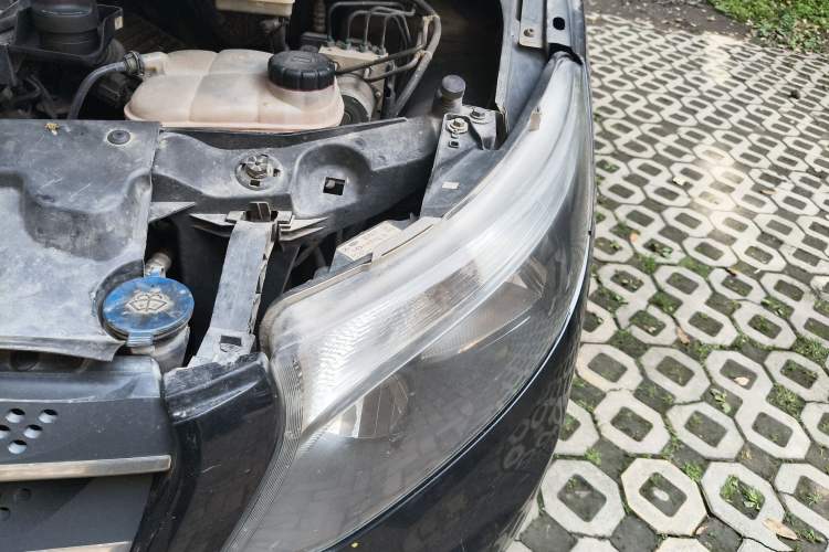 Used Mercedes-Benz Vito 2016 2.0T Elite Version 9-seater Engine Bay Left