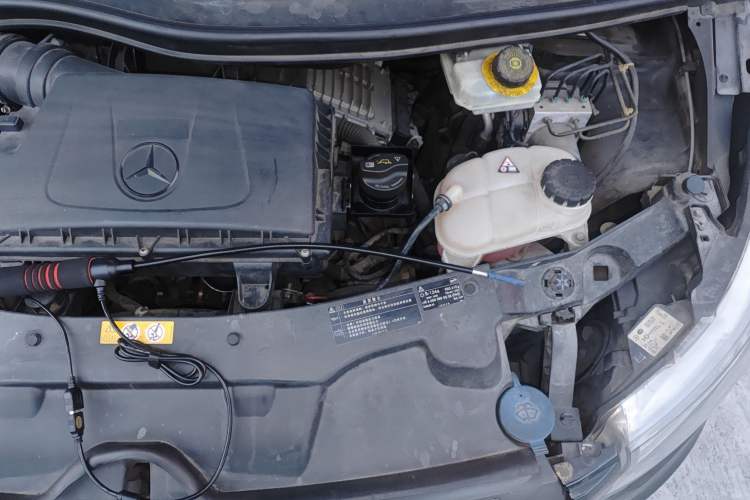 Used Mercedes-Benz Vito 2016 2.0T Elite Version 9-seater Engine Bay Left