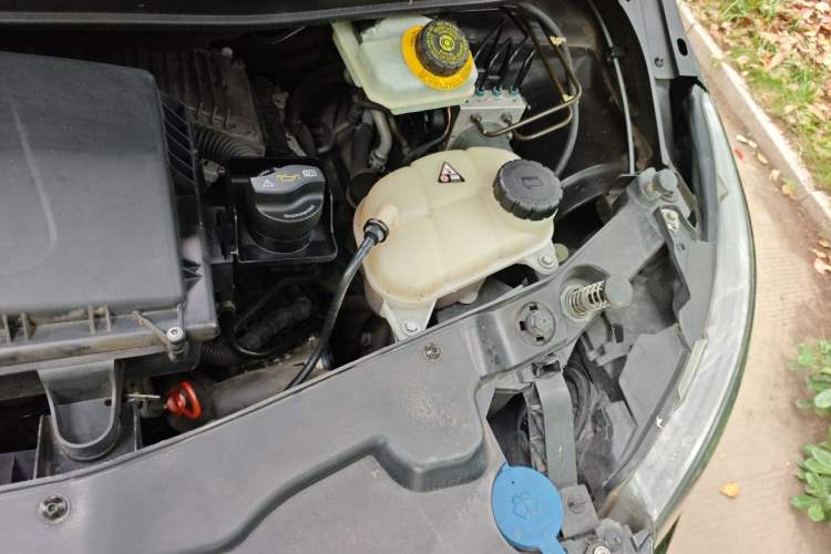 Used Mercedes-Benz Vito 2016 2.0T Business Edition Engine Bay Left