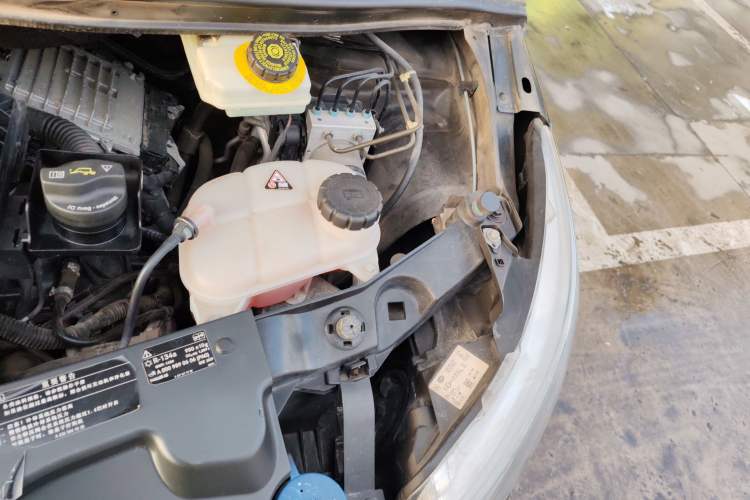 Used Mercedes-Benz Vito 2016 2.0T Business Edition Engine Bay Left