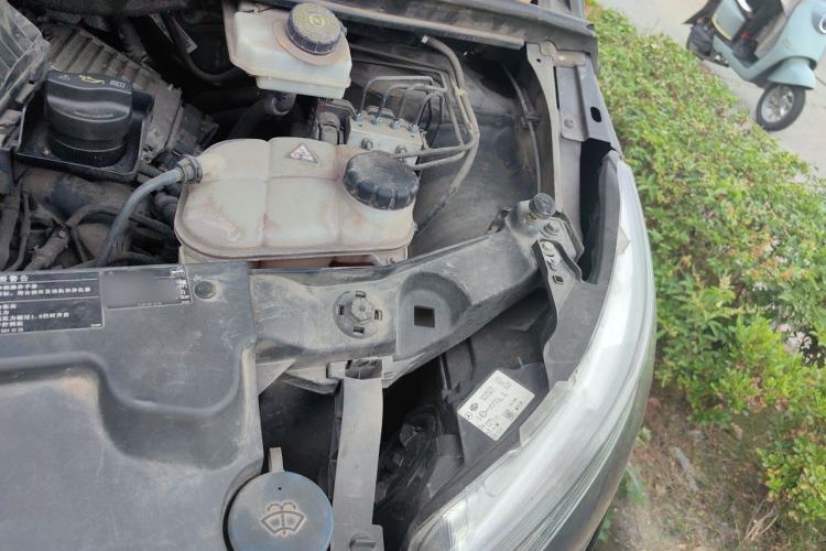 Used Mercedes-Benz Vito 2016 2.0T Elite Edition Engine Bay Left