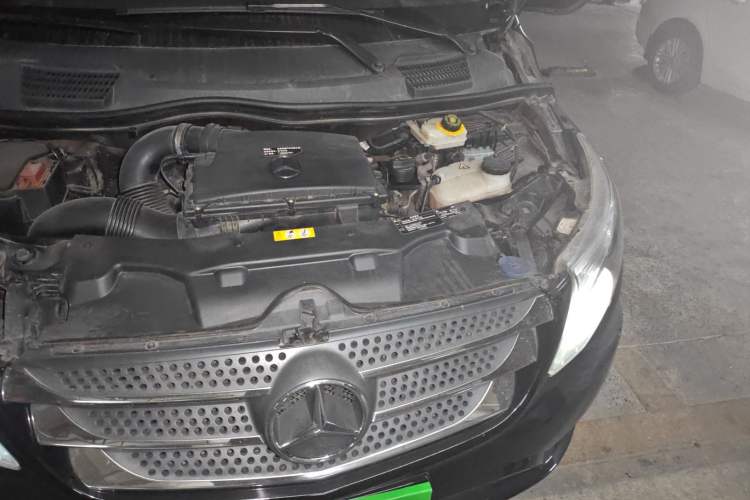 Used Mercedes-Benz Vito 2016 2.0T Elite Edition Engine Bay Left