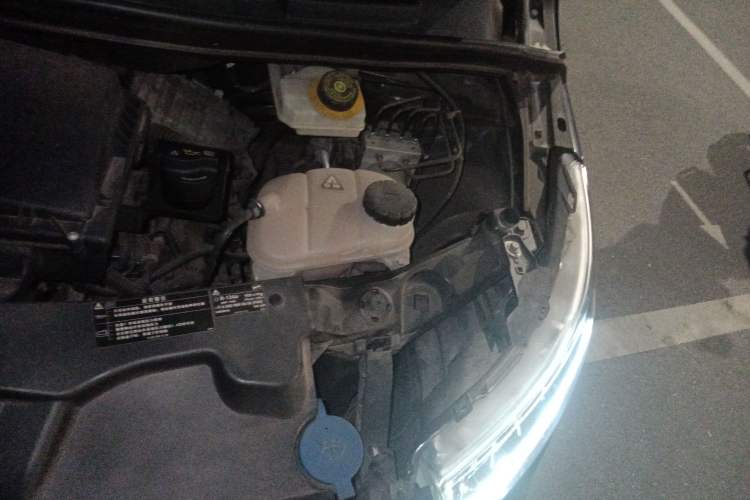 Used Mercedes-Benz Vito 2016 2.0T Business Edition Engine Bay Left