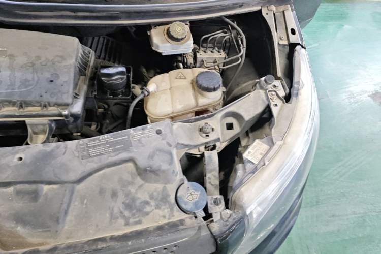Used Mercedes-Benz Vito 2016 2.0T Elite Edition Engine Bay Left