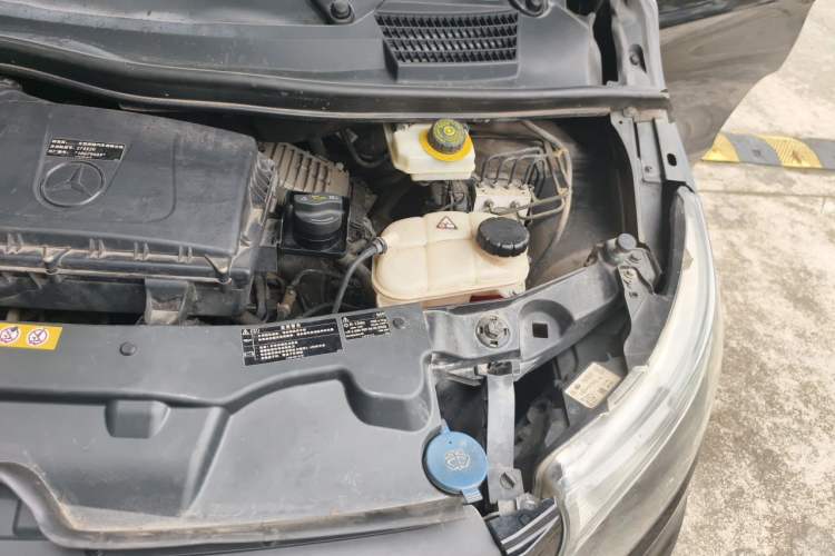 Used Mercedes-Benz Vito 2016 2.0T Elite Edition Engine Bay Left