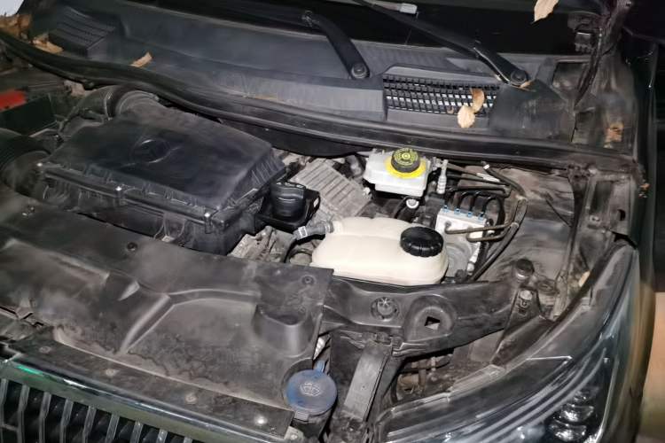 Used Mercedes-Benz Vito 2016 2.0T Elite Version 9-seater Engine Bay Left