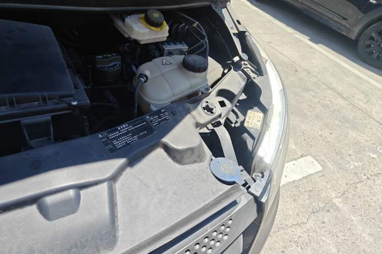 Used Mercedes-Benz Vito 2016 2.0T Business Edition Engine Bay Left