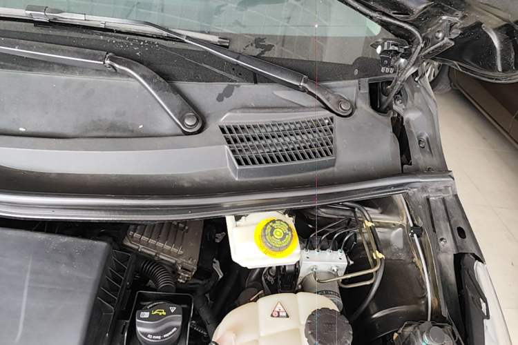 Used Mercedes-Benz Vito 2016 2.0T Elite Edition Engine Bay Left