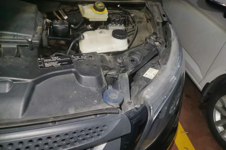 Used Mercedes-Benz Vito 2016 2.0T Business Edition Engine Bay Left