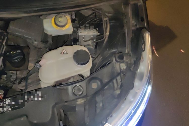 Used Mercedes-Benz Vito 2016 2.0T Elite Edition Engine Bay Left