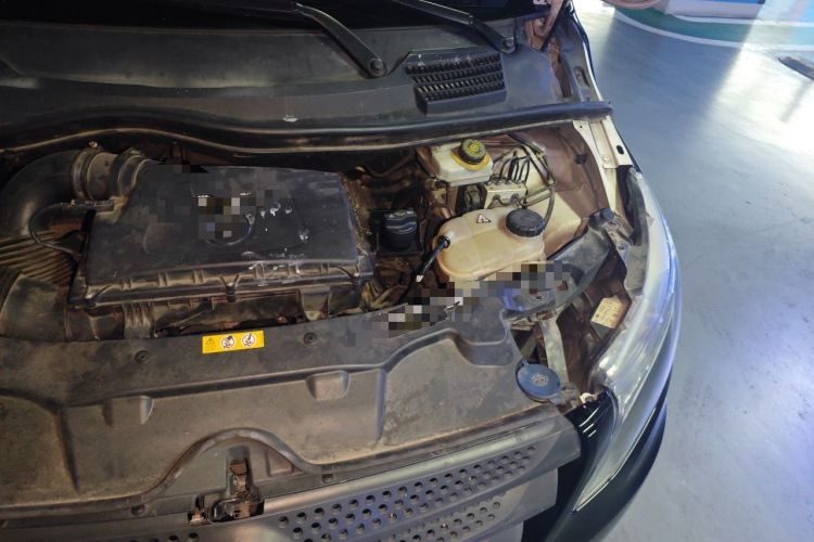 Used Mercedes-Benz Vito 2016 2.0T Elite Edition Engine Bay Left