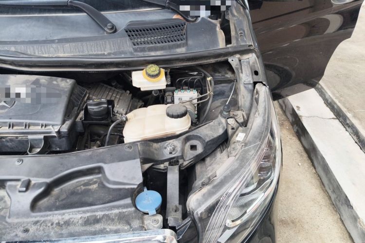 Used Mercedes-Benz Vito 2016 2.0T Elite Edition Engine Bay Left