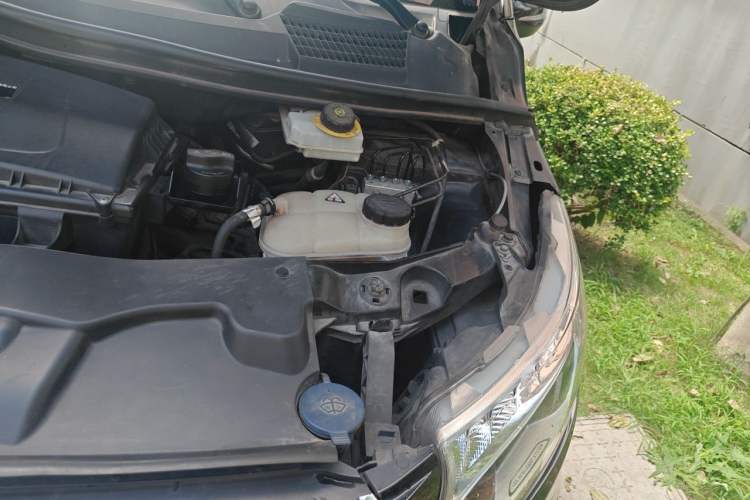 Used Mercedes-Benz Vito 2016 2.0T Business Edition Engine Bay Left