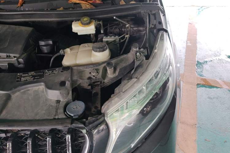 Used Mercedes-Benz Vito 2016 2.0T Elite Edition Engine Bay Left