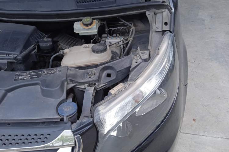 Used Mercedes-Benz Vito 2016 2.0T Elite Edition Engine Bay Left