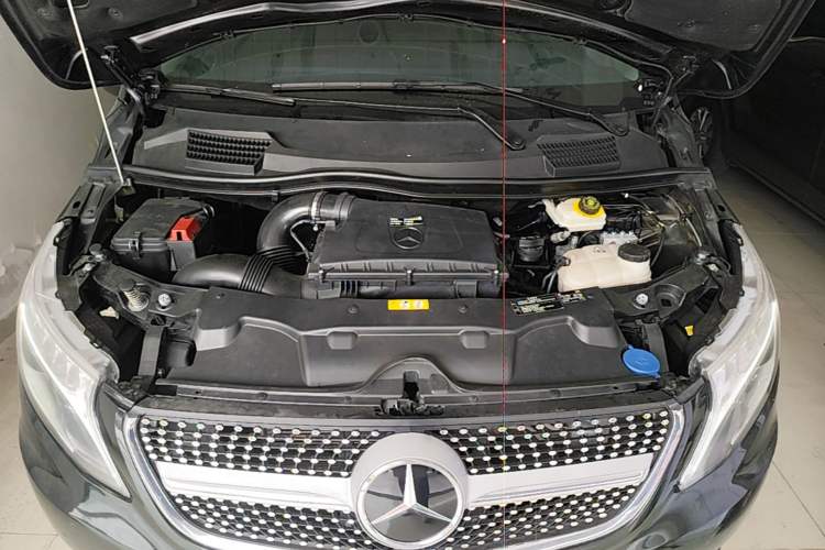 Used Mercedes-Benz Vito 2016 2.0T Elite Edition Engine Bay