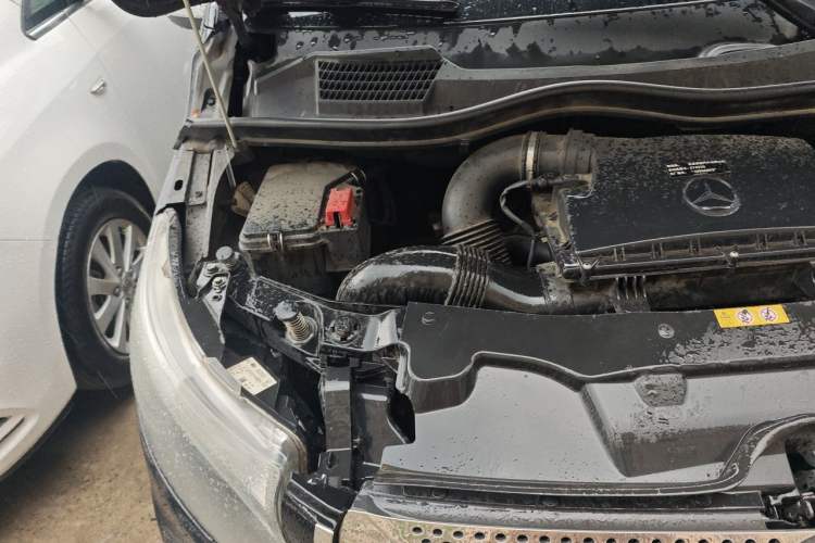Used Mercedes-Benz Vito 2016 2.0T Business Edition Engine Bay Right