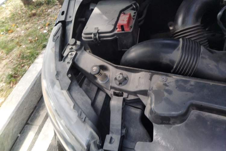 Used Mercedes-Benz Vito 2016 2.0T Elite Edition Engine Bay Right