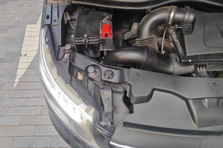 Used Mercedes-Benz Vito 2016 2.0T Elite Edition Engine Bay Right