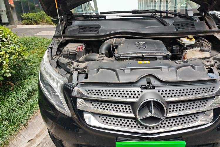 Used Mercedes-Benz Vito 2016 2.0T Elite Edition Engine Bay Right