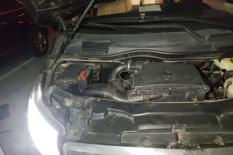 Used Mercedes-Benz Vito 2016 2.0T Business Edition Engine Bay Right