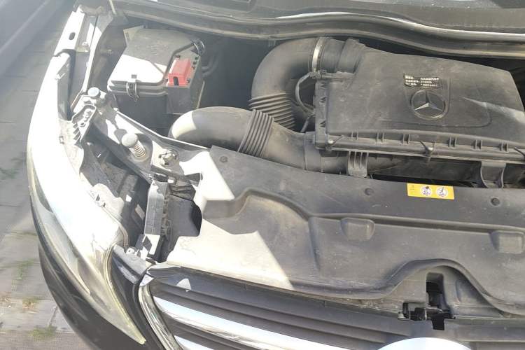Used Mercedes-Benz Vito 2016 2.0T Elite Edition Engine Bay Right