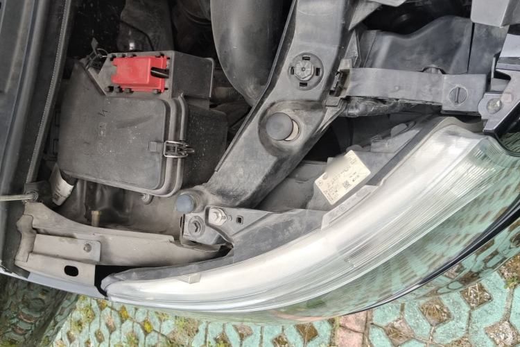 Used Mercedes-Benz Vito 2016 2.0T Elite Edition Engine Bay Right