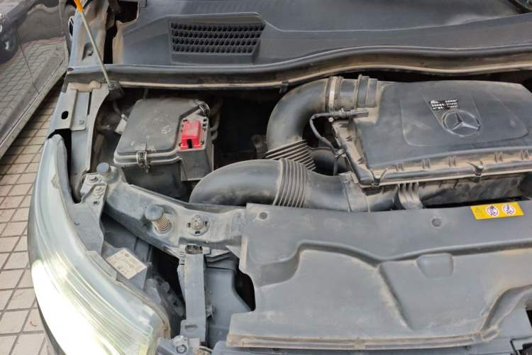 Used Mercedes-Benz Vito 2016 2.0T Elite Edition Engine Bay Right