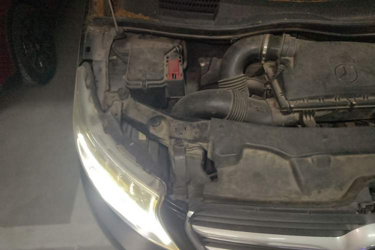 Used Mercedes-Benz Vito 2016 2.0T Business Edition Engine Bay Right