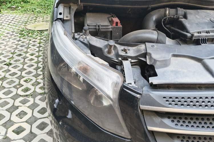 Used Mercedes-Benz Vito 2016 2.0T Elite Version 9-seater Engine Bay Right