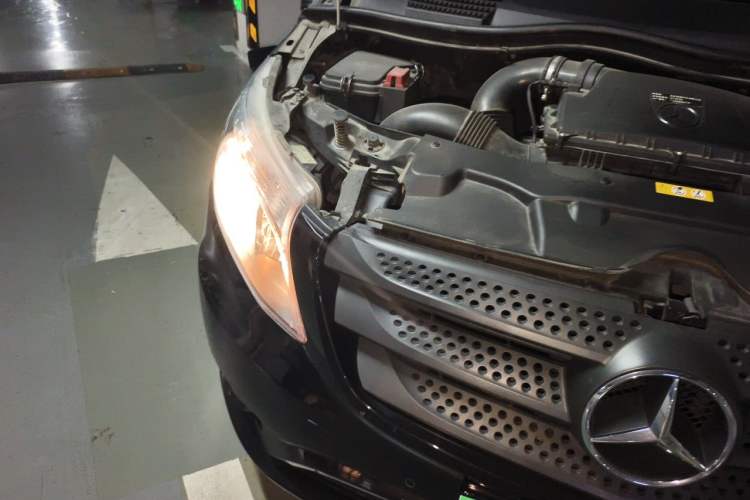 Used Mercedes-Benz Vito 2016 2.0T Business Edition Engine Bay Right
