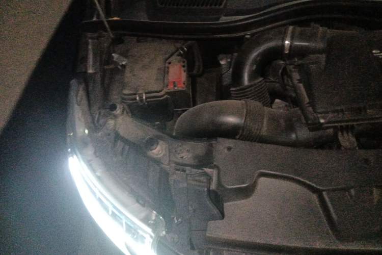 Used Mercedes-Benz Vito 2016 2.0T Business Edition Engine Bay Right