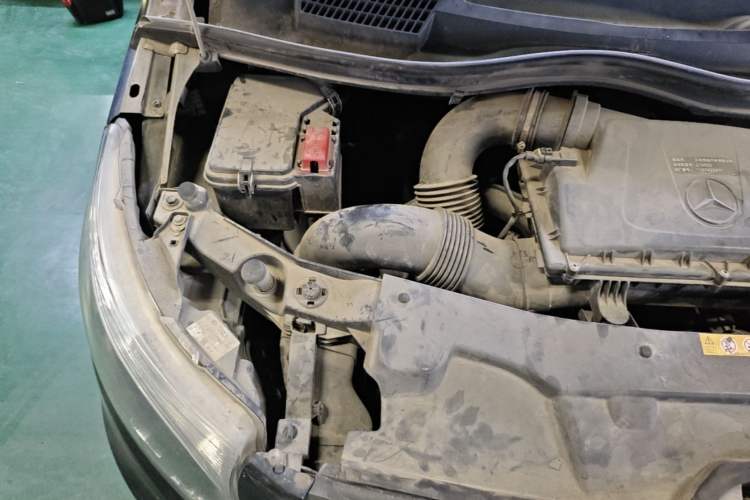 Used Mercedes-Benz Vito 2016 2.0T Elite Edition Engine Bay Right