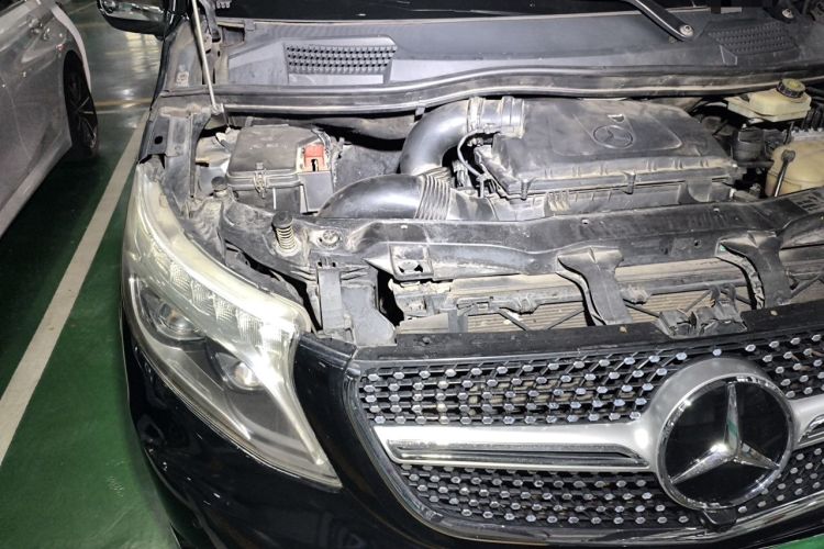 Used Mercedes-Benz Vito 2016 2.0T Business Edition Engine Bay Right