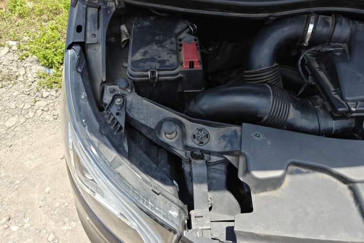 Used Mercedes-Benz Vito 2016 2.0T Business Edition Engine Bay Right