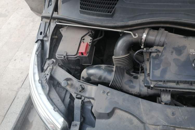 Used Mercedes-Benz Vito 2016 2.0T Elite Edition Engine Bay Right