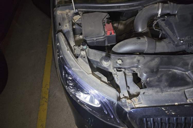 Used Mercedes-Benz Vito 2016 2.0T Business Edition Engine Bay Right