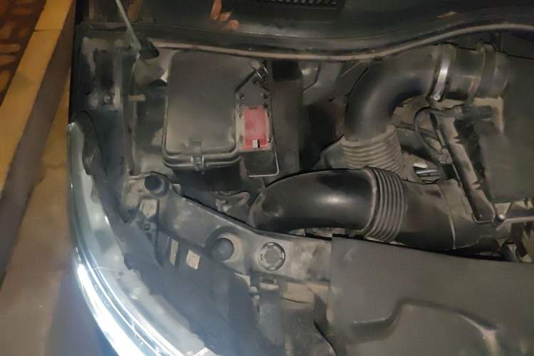 Used Mercedes-Benz Vito 2016 2.0T Elite Edition Engine Bay Right