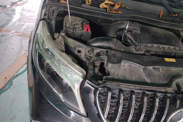 Used Mercedes-Benz Vito 2016 2.0T Elite Edition Engine Bay Right