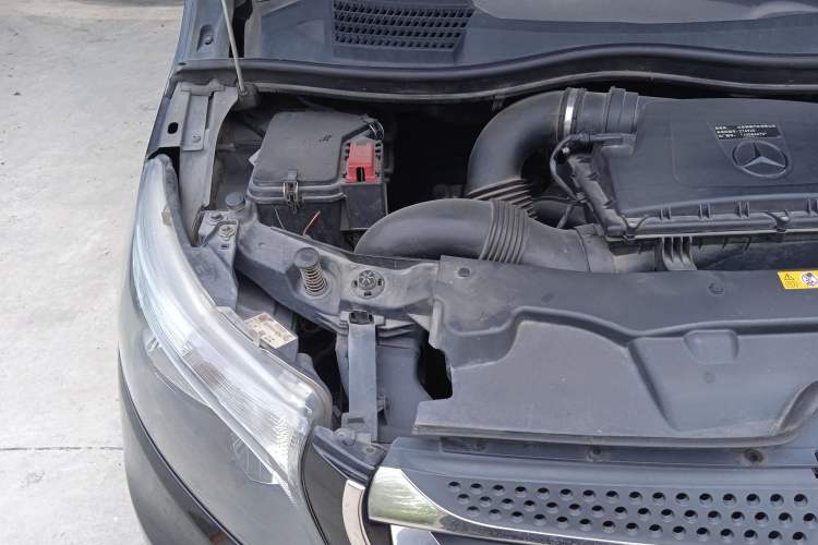 Used Mercedes-Benz Vito 2016 2.0T Elite Edition Engine Bay Right