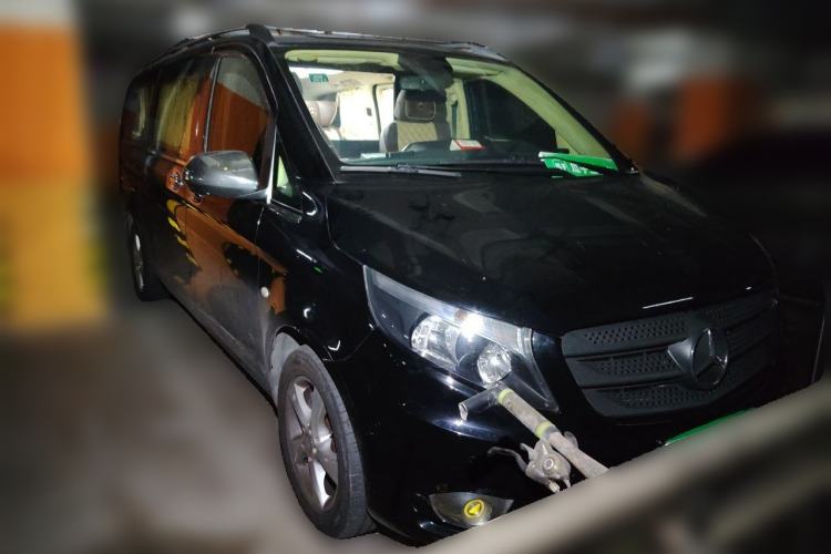 Used Mercedes-Benz Vito 2016 2.0T Business Edition Front Right 45 Deg