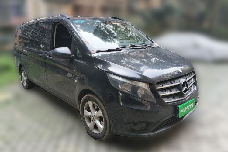 Used Mercedes-Benz Vito 2016 2.0T Elite Version 9-seater Front Right 45 Deg