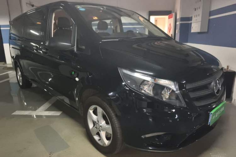 Used Mercedes-Benz Vito 2016 2.0T Business Edition Front Right 45 Deg