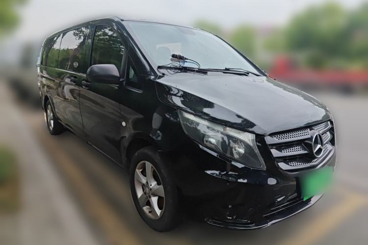 Used Mercedes-Benz Vito 2016 2.0T Elite Version 9-seater Front Right 45 Deg