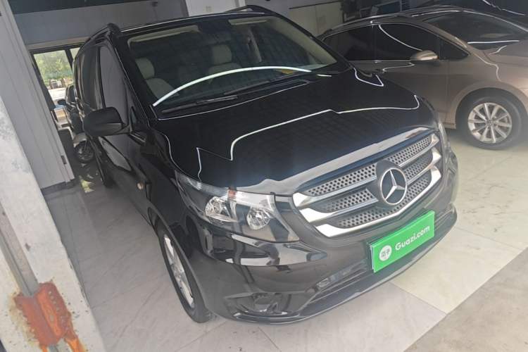 Used Mercedes-Benz Vito 2016 2.0T Elite Edition Front Right 45 Deg