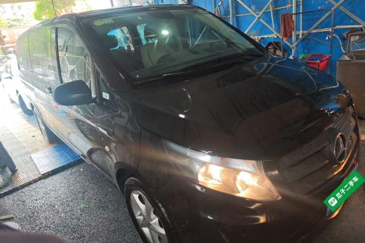 Used Mercedes-Benz Vito 2016 2.0T Business Edition Front Right 45 Deg