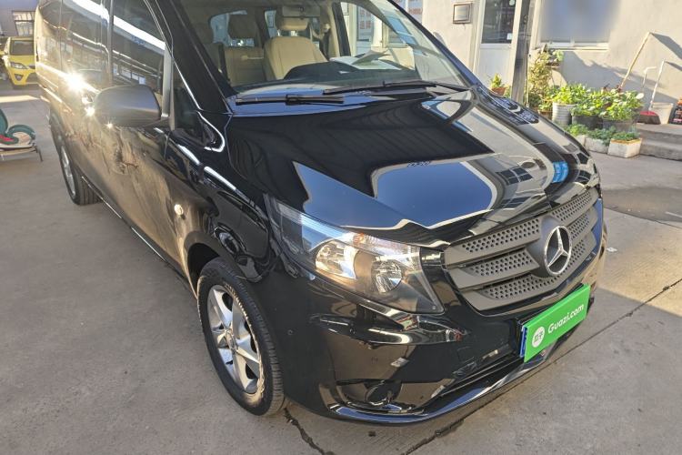 Used Mercedes-Benz Vito 2016 2.0T Business Edition Front Right 45 Deg