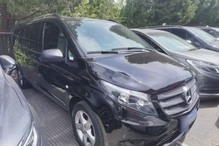 Used Mercedes-Benz Vito 2016 2.0T Elite Edition Front Right 45 Deg