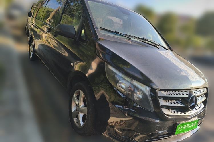 Used Mercedes-Benz Vito 2016 2.0T Elite Version 9-seater Front Right 45 Deg