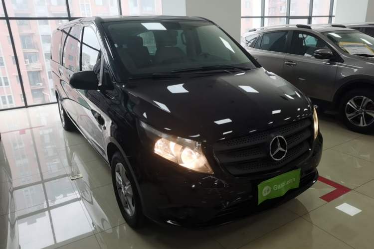 Used Mercedes-Benz Vito 2016 2.0T Business Edition Front Right 45 Deg